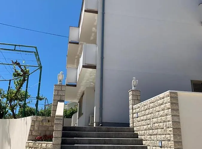 Vinse Near Rab Center *