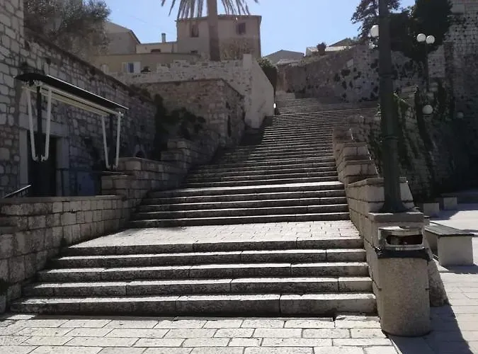 Vinse Near Rab Center Lejlighed *
