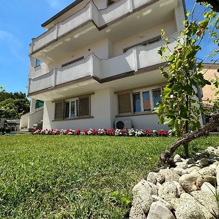 Appartamento Vinse Near Rab Center Rab Town