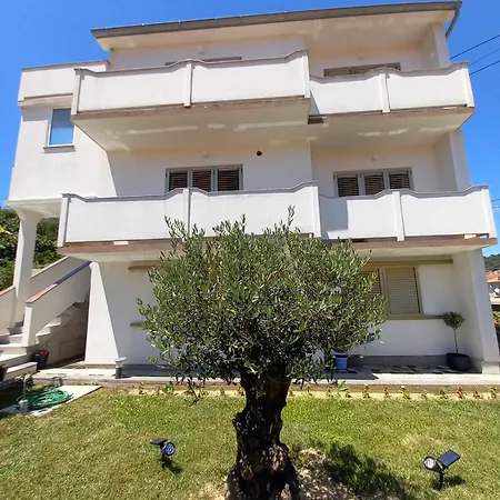Vinse Near Rab Center Apartamento Rab Town
